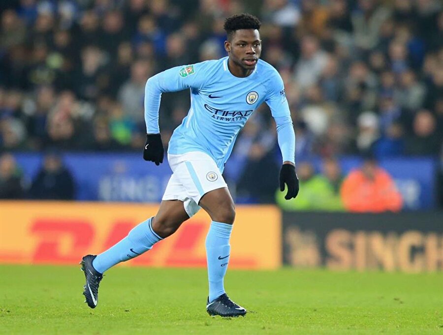 Tom Dele Bashiru: Orta saha oyuncusu konusunda adeta seri üretime geçen Manchester City’nin 19 yaşındaki yıldız adayı, adım adım A takıma göz kırpıyor. Yalnızca 2 sene içerisinde 4 yaş kategorisi birden atlayan Bashiru aslen Nijeryalı. Fiziğiyle dikkati çeken Bashiru’nun önümüzdeki yıllara damga vurması bekleniyor.
