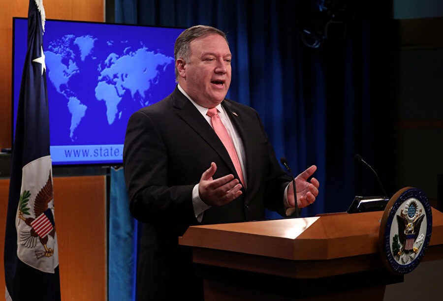 21 Suudi yetkiliye ABD’ye giriş yasağı

                                    
                                    
                                    ABD Dışişleri Bakanı Mike Pompeo, 21 Suudi yetkiliye ABD'ye giriş yasağı getirildiğini açıkladı. Pompeo, söz konusu kişilerin Suudi gizli servisi, Kraliyet ailesi, dışişleri bakanlığı ve farklı bakanlıklarda görevli kişiler olduğunu ve Salı günü itibariyle bu kişilere ABD vizesi verilmeyeceğini, daha önce almış olanların vizelerinin de iptal edildiğini belirtti. Pompeo, ABD’ye giriş yasağının ülkesinin bu konudaki son sözü olmayacağının da altını çizdi. Bakan, Suudi yetkililere yönelik kişisel mali yaptırımların uygulanmasının da konuşulduğunu ifade etti. ABD Dışişleri Bakanı "Bir gazetecinin şiddet kullanılarak susturulmasının Washington yönetiminin kabul edebileceği bir durum olmadığını" söyledi.
                                
                                
                                