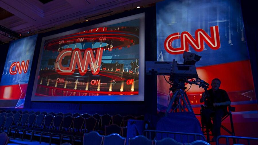 CNN International
Cumhurbaşkanı Erdoğan’ın Kaşıkçı’nın öldürülmesinin planlanmış bir cinayet olduğunu açıklaması CNN kanalında da yer aldı. Erdoğan’ın konuşmasını anlık olarak veren CNN’in haberinde bağımsız bir incelemenin Suudi Arabistan tarafından gerçekleştirilemeyeceği görüşü de yer aldı.