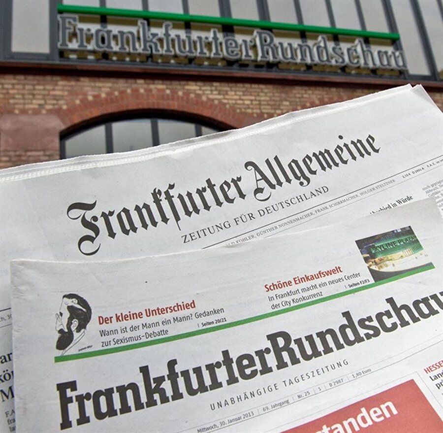Frankfurter Allgemeine Zeitung gazetesi
Almanya’nın saygın gazetelerinden Frankfurter Allgemeine Zeitung Cumhurbaşkanı Erdoğan'ın dünkü AK Parti Grup Toplantısı'nda yaptığı konuşmayı manşetten vererek, ''Erdoğan: Kaşıkçı planlanan bir cinayete kurban gitti'' başlığını kullandı. Haberde Cumhurbaşkanı Erdoğan'ın Riyad yönetiminden olayın aydınlatılmasını istediği ve Suudi Arabistan'ın Kaşıkçı'nın öldürülmesi hadisesindeki açıklamalarını inandırıcı bulmadığı vurgulanarak, Erdoğan'ın bunları reddettiği ifade edildi.