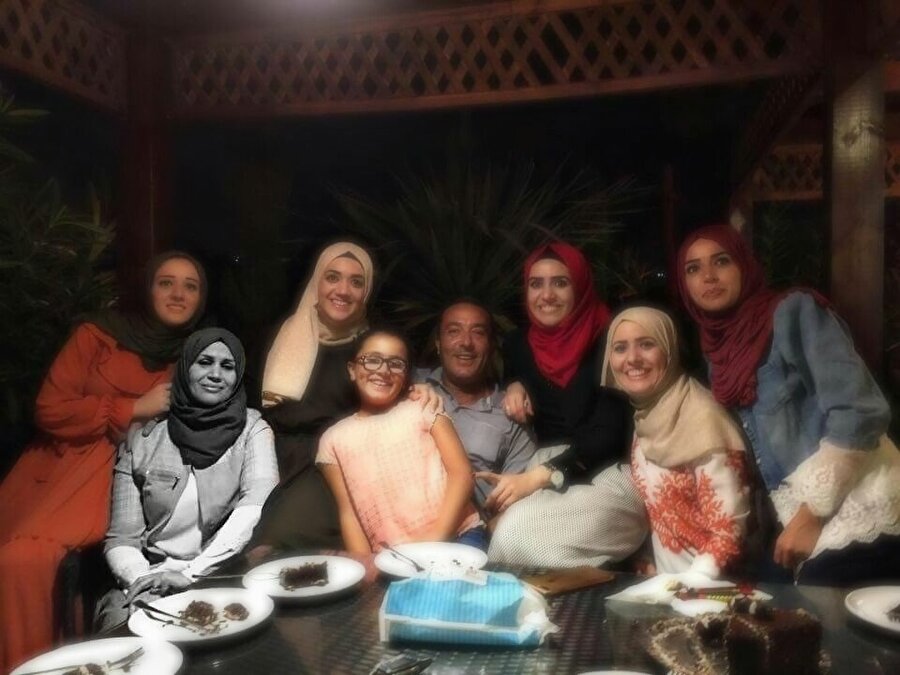 Âişe Muhammed Rabi'den geriye, ailesiyle mutluluk içinde verdiği bu poz kaldı.