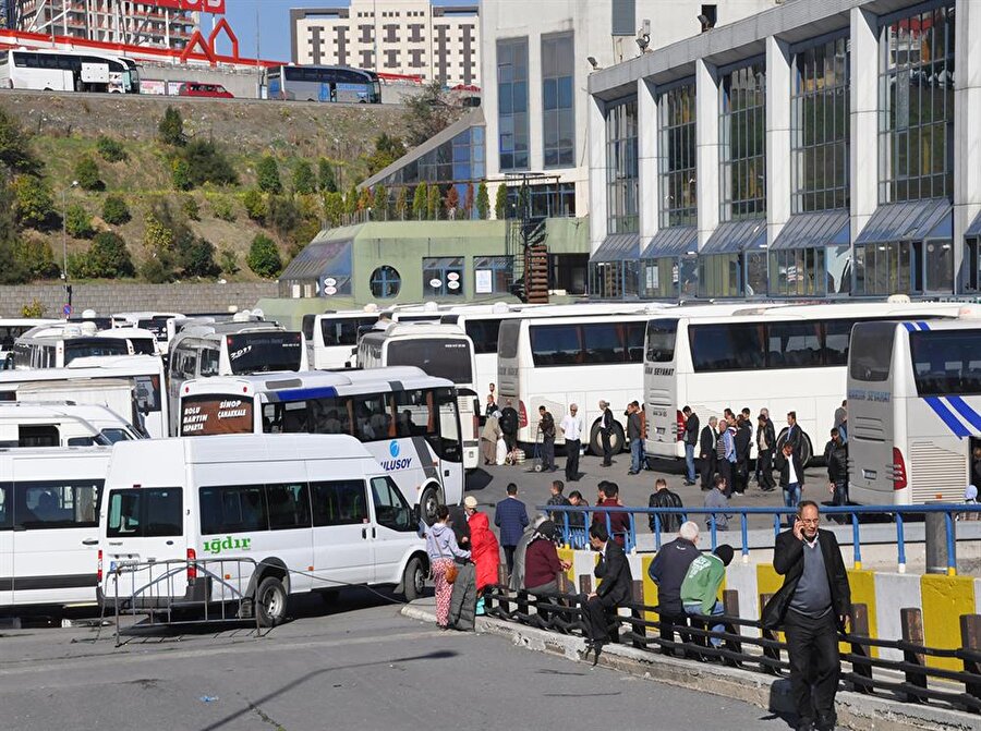  Şehir içi yolcu servislerinin kaldırılacak mı?

                                    
                                    Birol Özcan, şehir içi ücretsiz servis hizmetine dair bazı düzenlemeler yapmayı düşündüklerini ancak bu düzenlemenin servisleri kaldırmak şeklinde olmayacağını kaydetti.
                                
                                