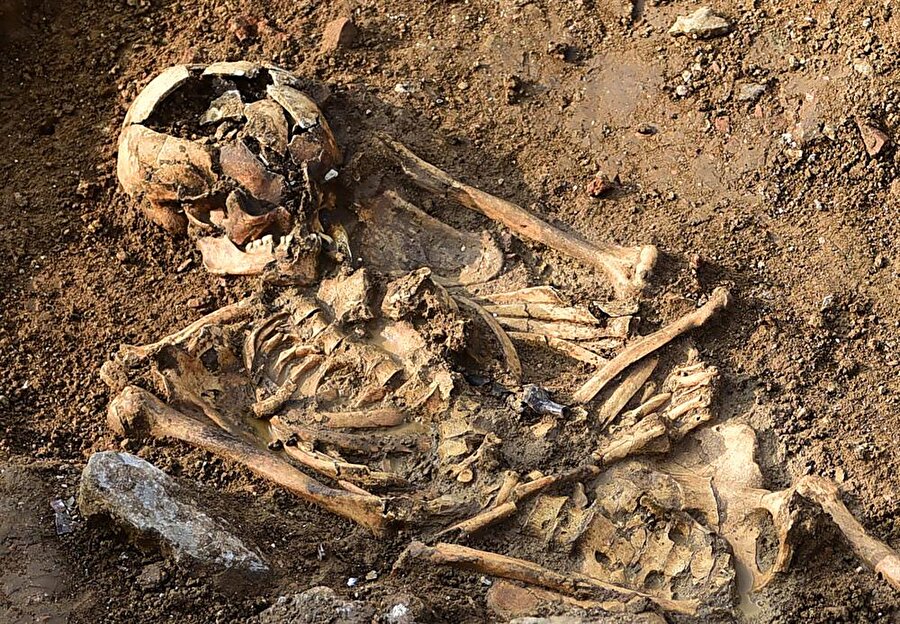 1000 yaşında olduğu düşünülen bir iskelet buundu.