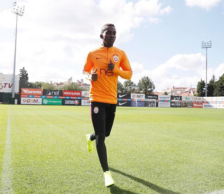 Onyekuru takımdan ayrı düz koşu yapıyor.