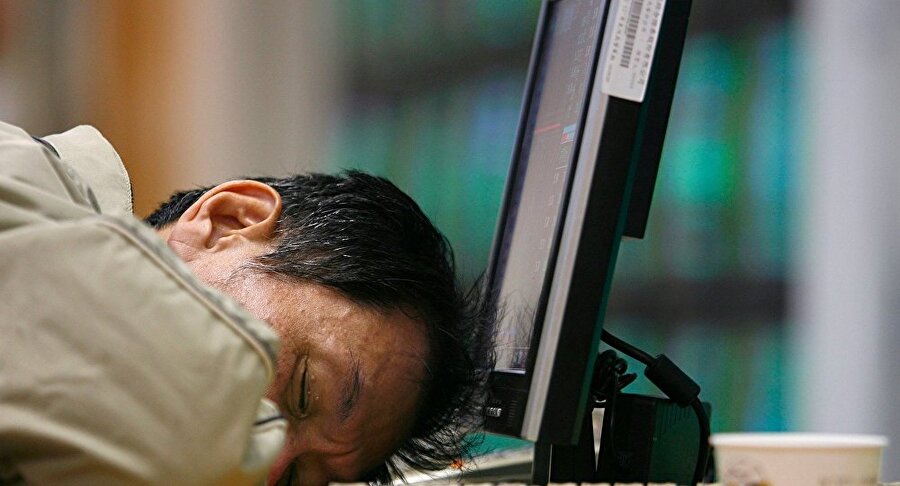 Japonya'da bulunan bir organizasyon şirketi mesai saatlerinde çalışanlarını uyumaları için ücret ödeyecek.