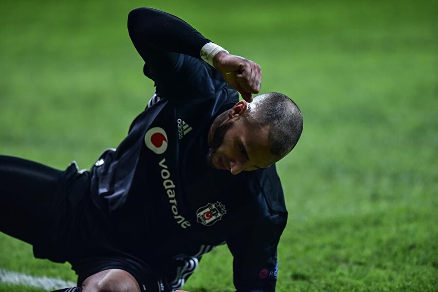 Ricardo Quaresma, Genk karşısında kaçırdığı gollerin ardından büyük üzüntü yaşıyor.