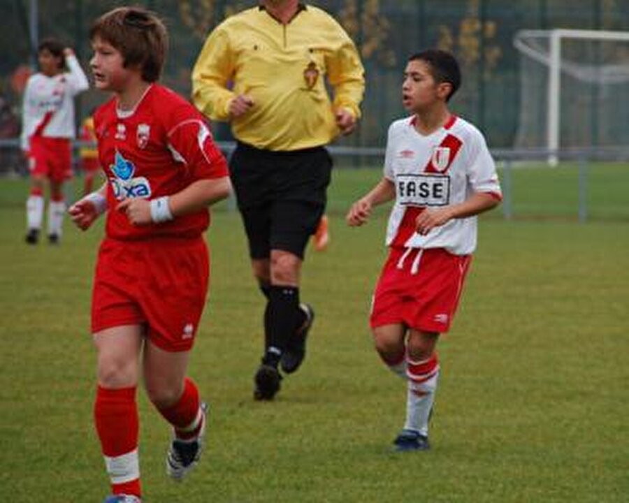 Futbolcu olacağı daha çocukluk yıllarından belli olan Bakkali, kariyerine 2003 yılında RFC Liege’de başladı.

                                    
                                    
                                    
                                
                                
                                