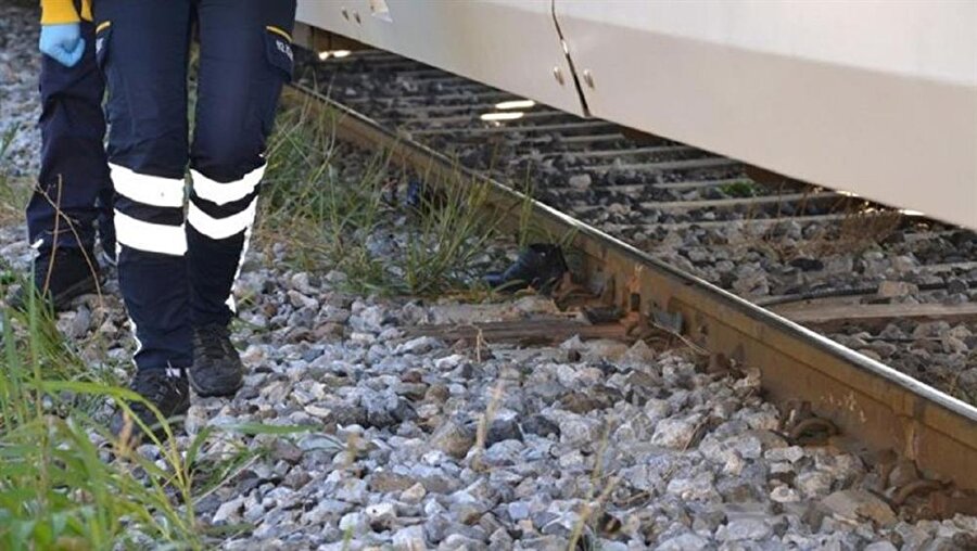 17 yaşında hayatını kaybeden Sudenur Öztürk'ün ayakkabısı tren raylarının yanında bulundu.