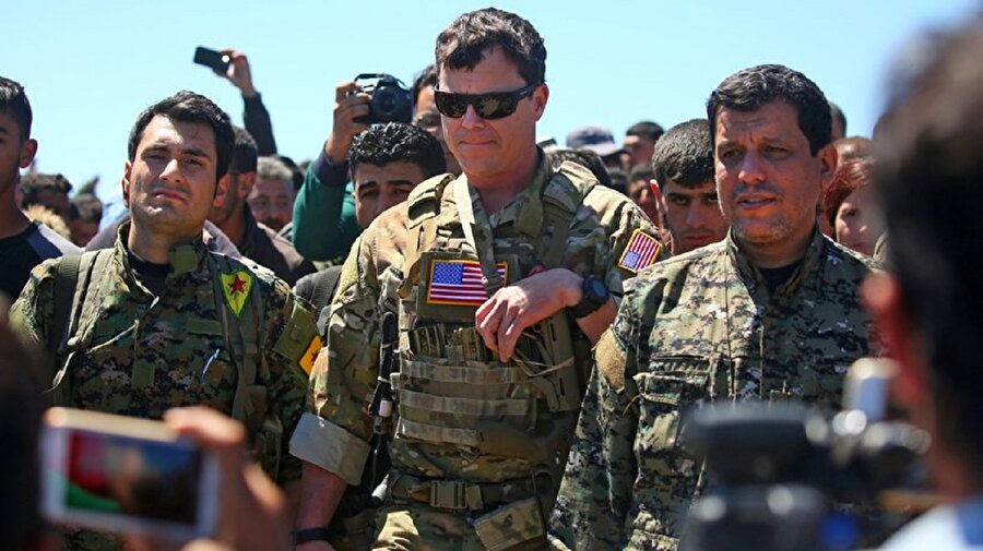 Amerikalı askerler teröristlerin eğitimine bizzat katılıyor.