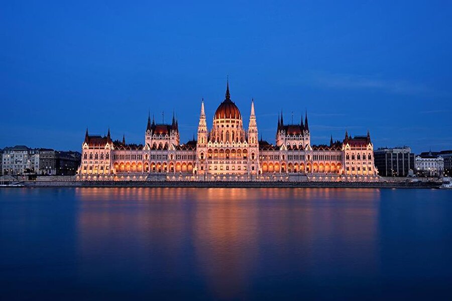Macaristan'ın en büyük binası olan Parlamento Binası