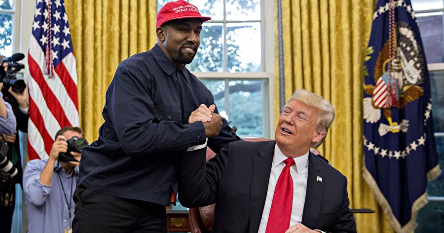 ABD Başkanı Donald Trump, Kanye West'i Oval Ofis'te kabul etmişti.