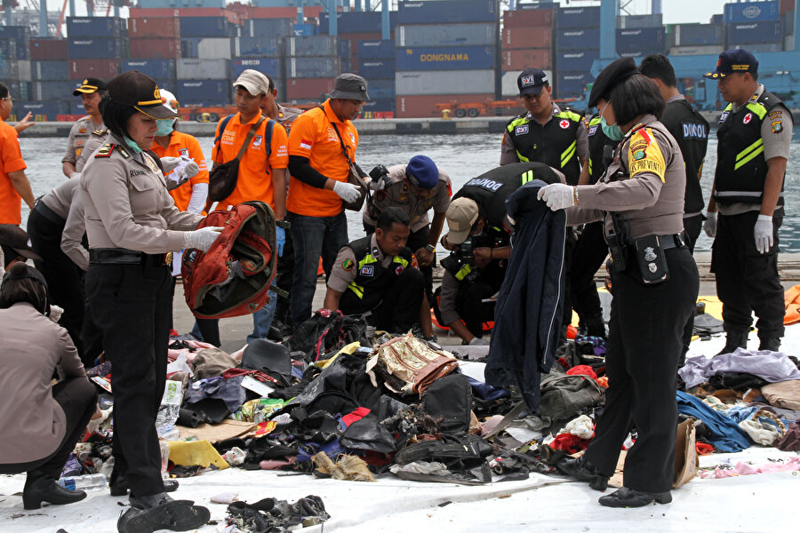 
                                    Endonezya Tüketici Kurumu (YLKI) da kazada hayatını kaybeden yolcuların yakınlarına Lion Havayolları tarafından tazminat ödenmesi konusunda Ulaştırma Bakanlığına çağrı yapmıştı.
                                