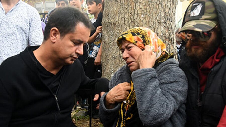 Acun Ilıcalı, hayatını kaybeden yarışmacısı Nazar Nur Kaya'nın annesini teselli etti.