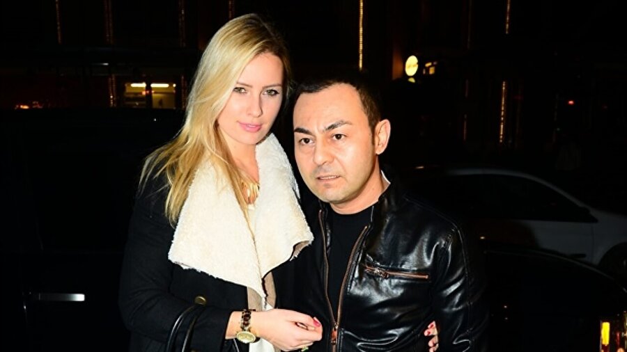 Ünlü sanatçı Serdar Ortaç ve eşi Chloe Loughnan