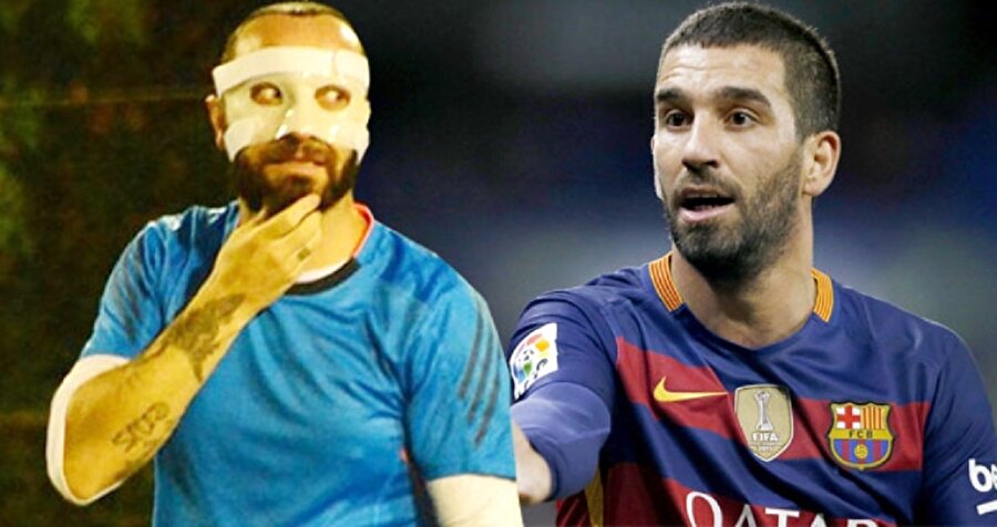 Arkadaşlarıyla yaptığı halı saha maçında yüzünde maskeyle görüntülenen Berkay Şahin ve futbolcu Arda Turan...