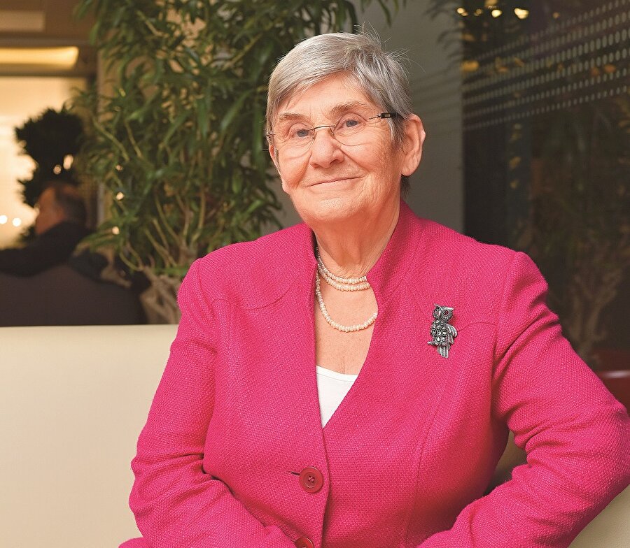 Prof. Dr. Canan Karatay, katıldığı programda abisini kaybetme nedenini açıkladı.