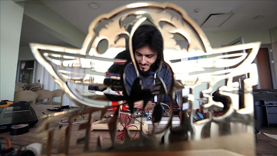 Muhammed Lütfi Tırabzon, TEKNOFEST'te bulduğu imkanı iyi değerlendirerek 'Robotaksi' yapmayı başardı. 