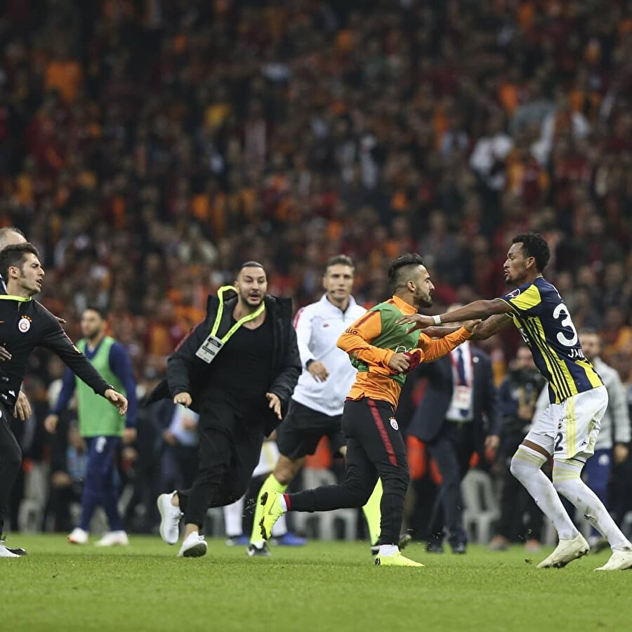Maç sonunda çıkan arbede bu şekilde görüntülendi.
