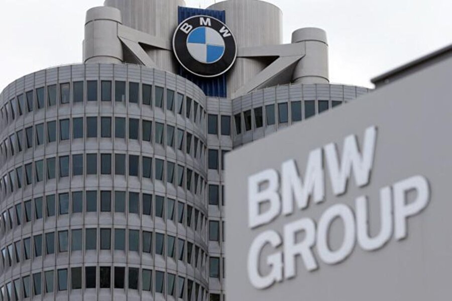 BMW'nin merkez binasına gönderilen paralar çalışanları hem şaşırttı hem de öfkelendirdi.