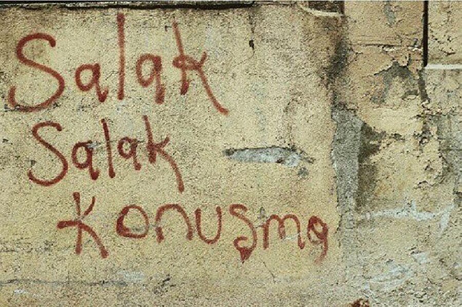Her boş duvara yazılması gereken söz