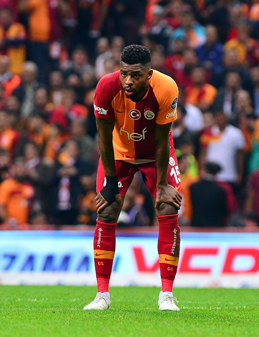RYAN DONK
Maç sonrasında olaylara karışan ve görüntülerden PFDK'ya sevk edilen Ryan Donk, "saldırı" fiili nedeniyle kurula sevk edildi ve bunun disiplin talimatlarındaki karşılığı da minimum 5 maç.