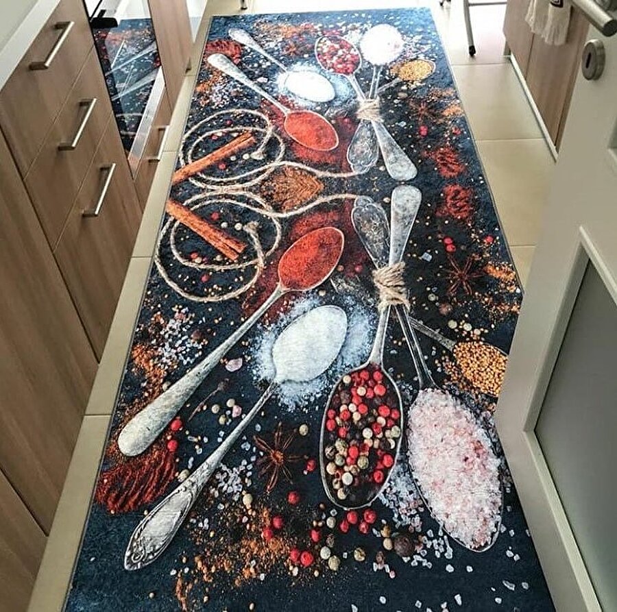 Asla temiz durmayacak halı yapmışlar