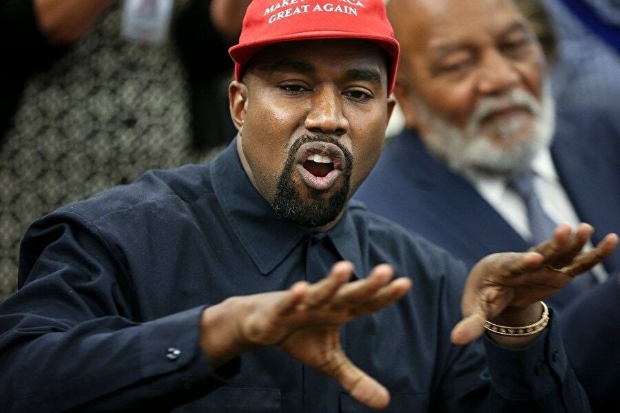 17) Kanye West
Donald Trump’ı desteklemesiyle bilinen ve kısa süre önce ziyaretine giden 41 yaşındaki West ise son olarak kullanıldığını itiraf ederek politikadan uzak duracağını söylemesinin ardından seçimlerde sessizliğini korudu.