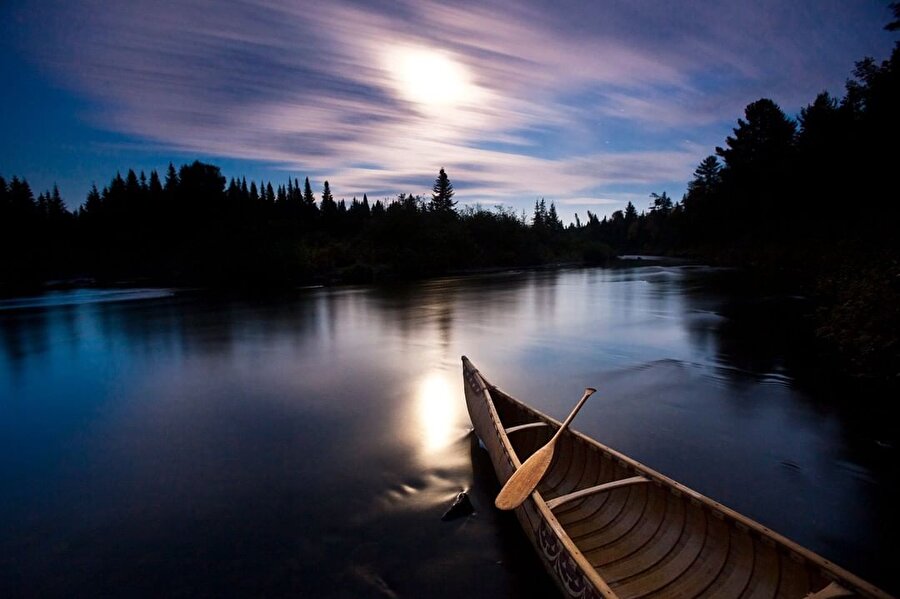Ay ışığı altında Maine'deki Allagash Nehri