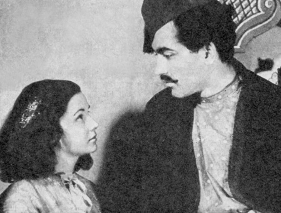 
                                    Türk sineması 1952 yılına kadarlık süreçte tiyatro sanatçılarının rol aldığı filmlerini seyircisine sunuyordu. O zamana kadar da öyle bilinen bir adı yoktu. 1952 yılına gelindiğindeyse bu durum ortadan kayboldu.
                                
