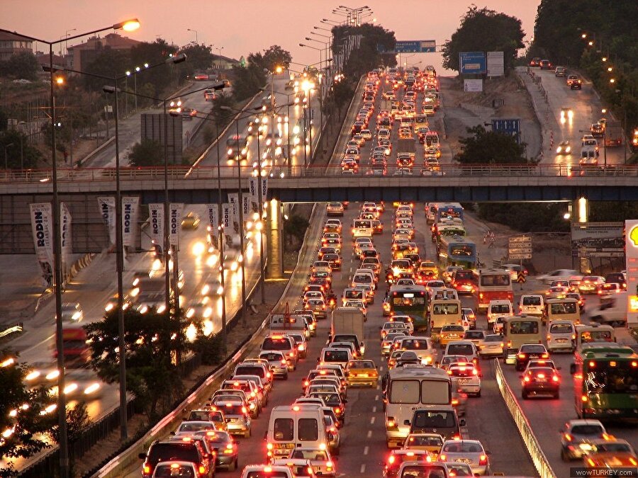 Türkiye'de 2018 Kasım sonu itibarıyla trafiğe kayıtlı toplam 22 milyon 134 bin 792 taşıt bulunuyor.