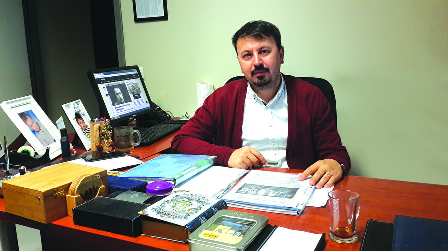 1978’de Rusya Federasyonu’nun Ulyanovsk şehrinde doğan Prof. Dr. İlyas Kemaloğlu Mimar Sinan Üniversitesi Tarih bölümünde öğretim görevlisi olarak akademik çalışmalarına devam ediyor.