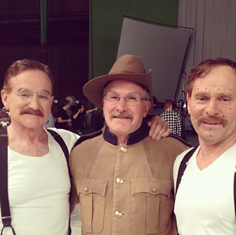8) Robin Williams & Mike Mitchell, Night at the Museum: Secret of the Tomb

                                    
                                    
                                
                                