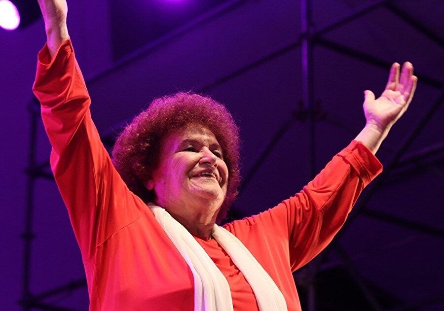 Usta sanatçı Selda Bağcan'dan, genç şarkıcı Aleyna Tilki'ye destek mesajı geldi.