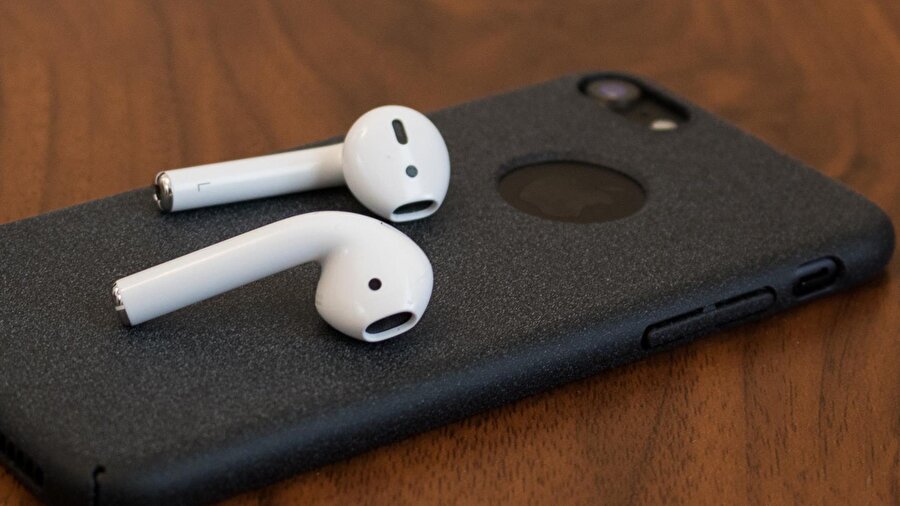 AirPods, ‘kablosuz kulaklık’ dünyasının en iddialı ürünü olarak gösteriliyor.