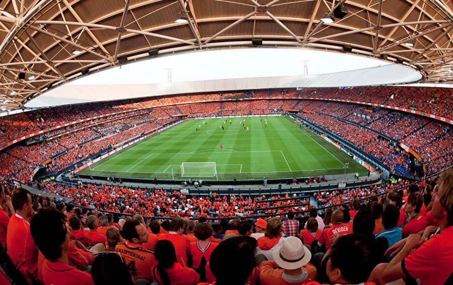 De Kuip

                                    
                                    Kapasite: 51.177

  
Ev Sahibi Takım: Feyenoord
                                
                                