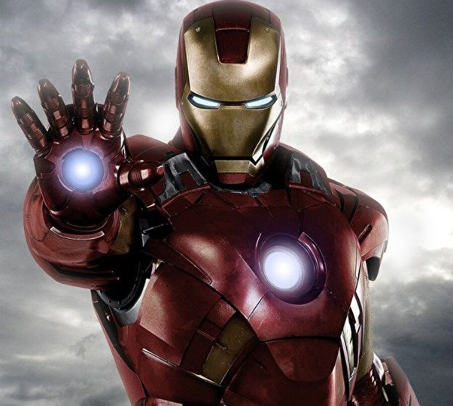 Iron Man
Lee'nin çizdiği karakterlerden bir diğeri olan Iron Man, sinemaya da uyarlanmış ve son dönemin en dikkat çeken Marvel karakterlerinden biri olmuştur. Kahramanımız, son Forbes verilerine göre, en zengin 4. hayali karakterdir.