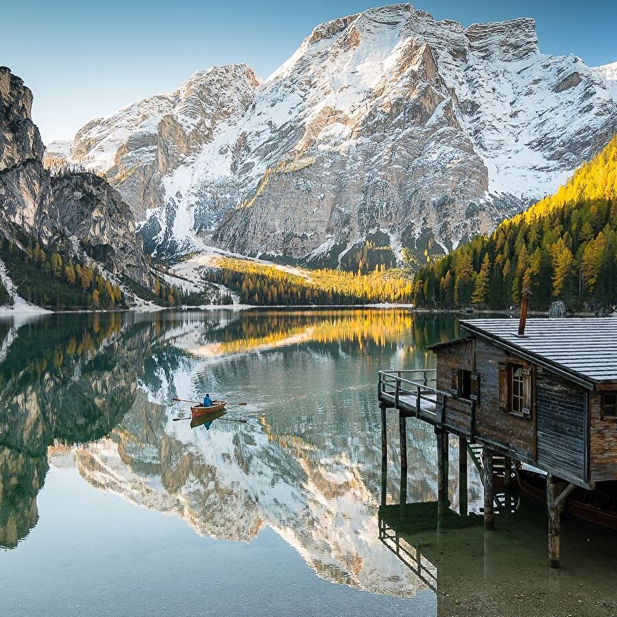 İtalya'da berrak bir göl, Braies
