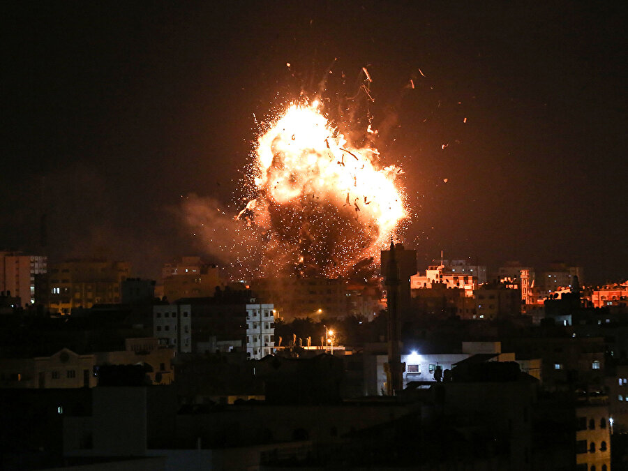 İsrail, Hamas'a ait "El Aksa" kanalının merkezini vurdu.