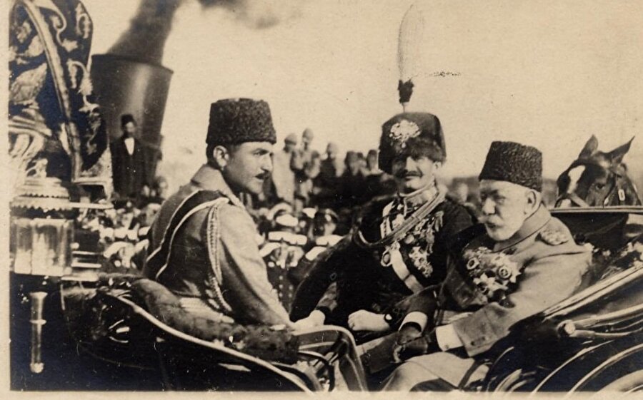 Sultan Reşat ve Enver Paşa, Avusturya İmparatoru Karl ile birlikte. İstanbul 1918