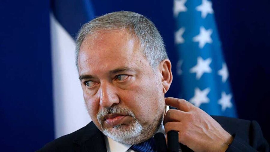 İsrail Savunma Bakanı Liberman istifa etti
İsrail Savunma Bakanı Avigdor Liberman, dün gerçekleştirilen kabine toplantısının ardından, bugün görevinden istifa ettiğini duyurdu. Başbakan Benyamin Netanyahu'nun aldığı Hamas'la ateşkes kararından büyük rahatsızlık duyduğu bilinen Liberman, Gazze'ye kapsamlı bir operasyon düzenlenmesi ve bölgedeki belirlenmiş hedeflerin vurulmasını savunuyordu.