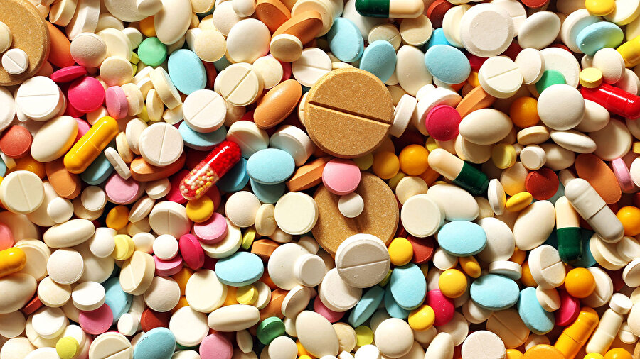 Uzmanlar, antibiyotiklerin gereksiz ve yanlış kullanılmasının önüne geçmek için Türkiye genelinde 'Akılcı İlaç Kullanımı Kampanyası' başlatıldığını belirten uzmanlar, antibiyotik tüketimi konusuna özellikle dikkat çekti.