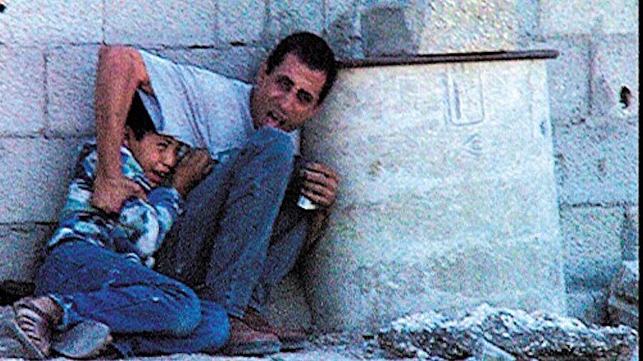 Muhammed Durra ile babasının yer aldığı bu görüntü, İkinci İntifada'nın de sembolü olmuştu.