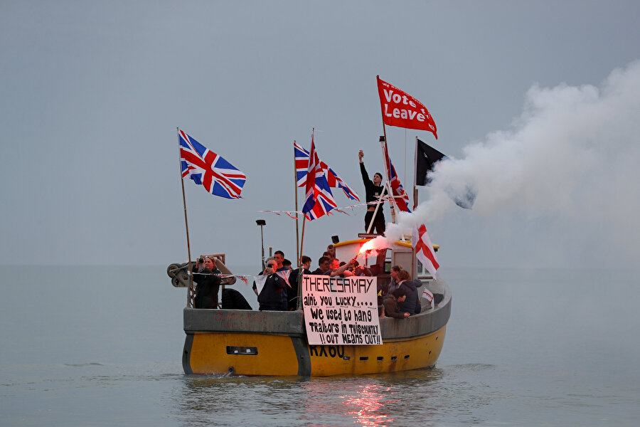 İngiliz balıkçılar, İngiltere’de Başbakan Theresa May’ın Brexit geçiş anlaşmasına karşı "Balık Avına Çıkma" protestosu düzenledi.