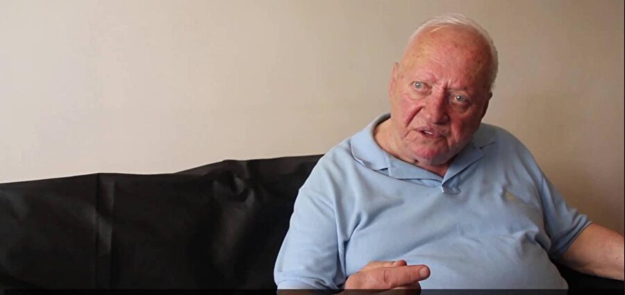 Metin Türel, röportaj verirken.