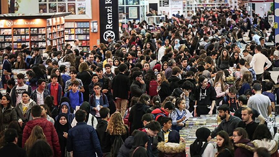 10-18 kasım tarihleri arasında gerçekleştirilen İstanbul Kitap Fuarı sona erdi. Fuara bu yıl rekor bir katılım gerçekleşti.
