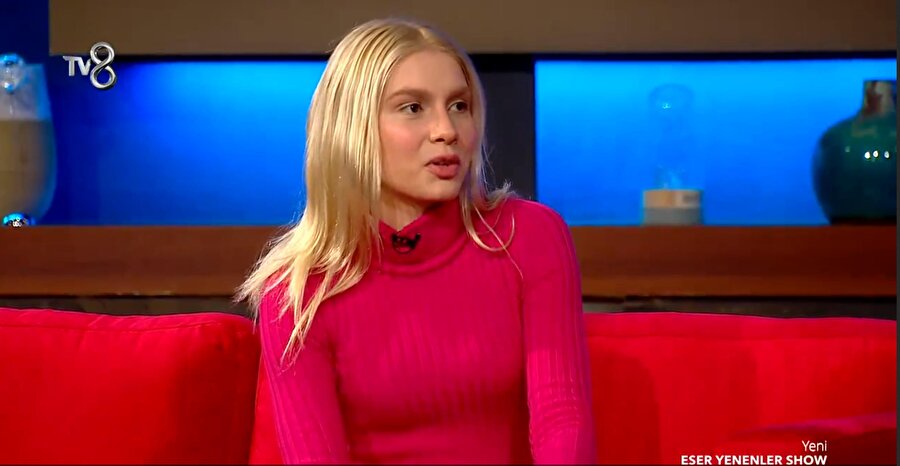 Aleyna Tilki, Eser Yenenler'in sunduğu talk-show programının ilk konuğu oldu.
