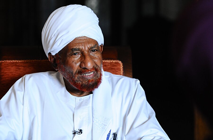 Sâdık el Mehdî, Sudan siyaset sahnesinin en önemli aktörlerinden biri.