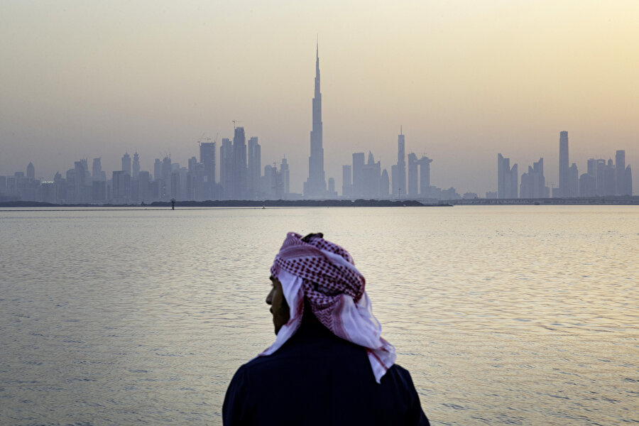 Körfezin parlayan yıldızı olarak gösterilen Dubai zor günler yaşıyor.
