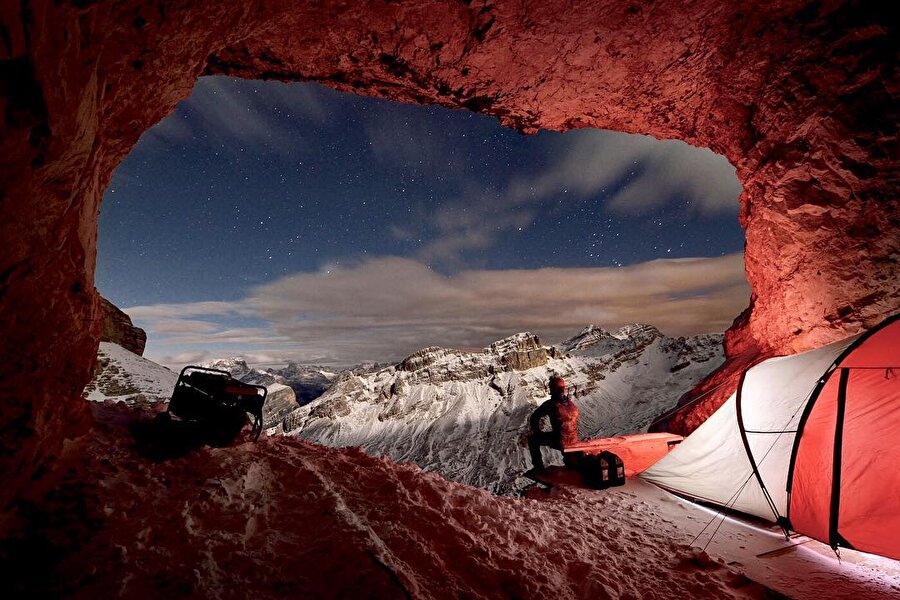 İtalya Dolomitler'deki Conturines mağarası