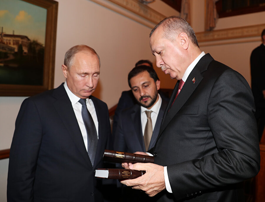putin e hediye edilen kitap dunya